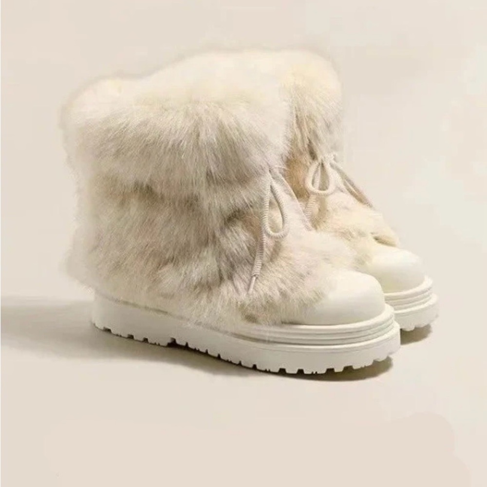 Elegant Faux Fur Winter Boots - White